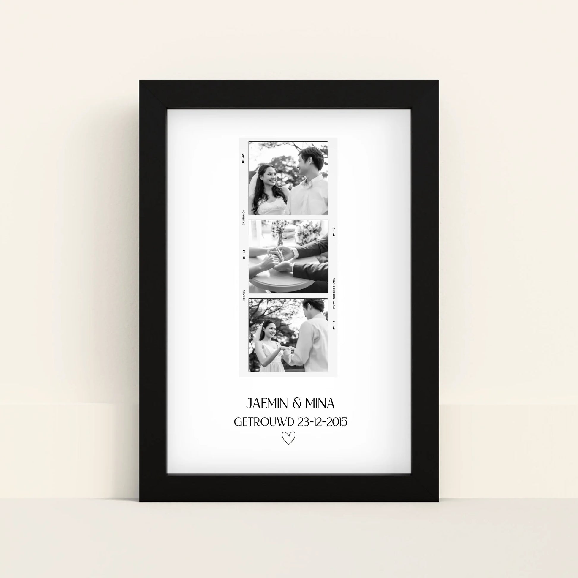 Mockup-Framed-Black-2030