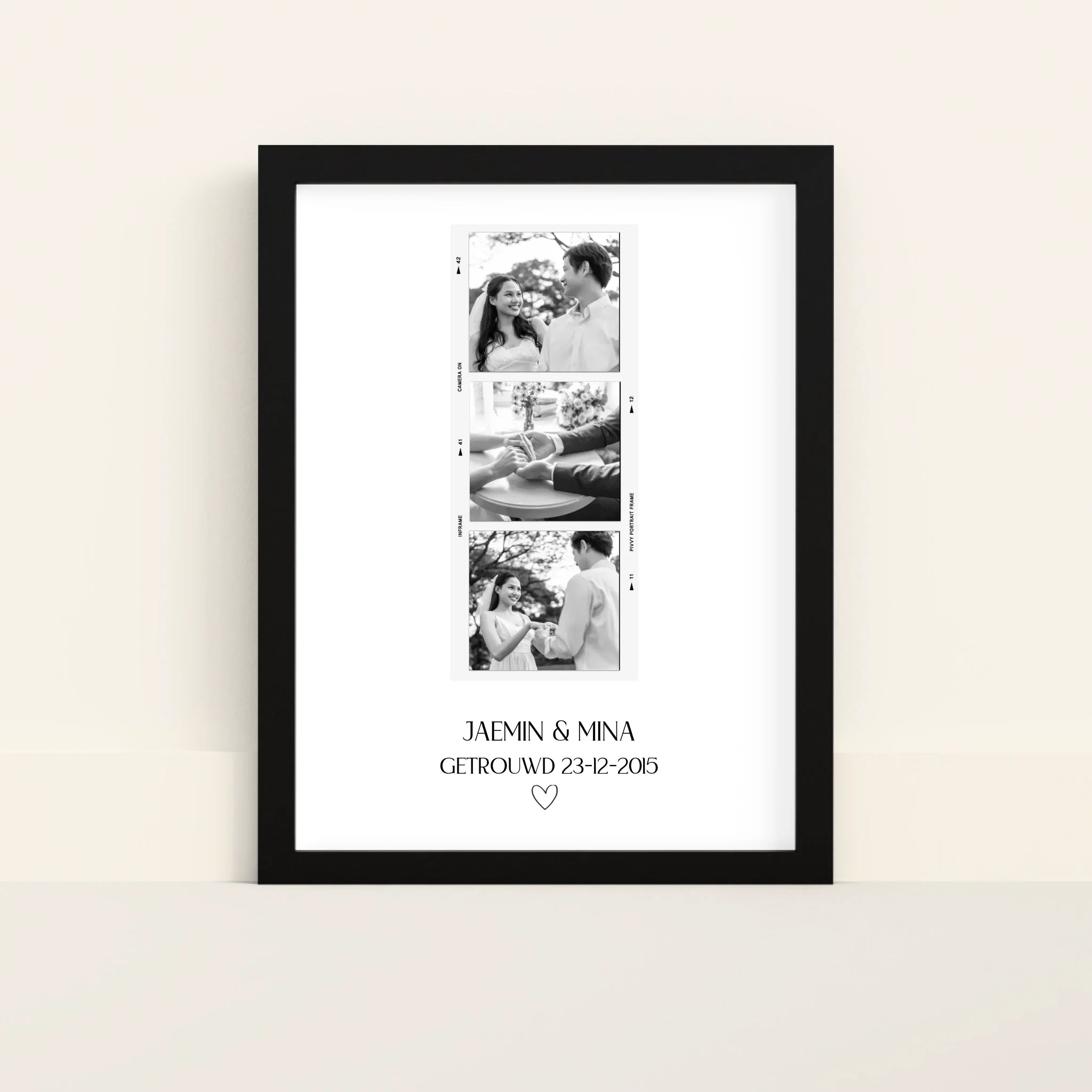 Mockup-Framed-Black-3040