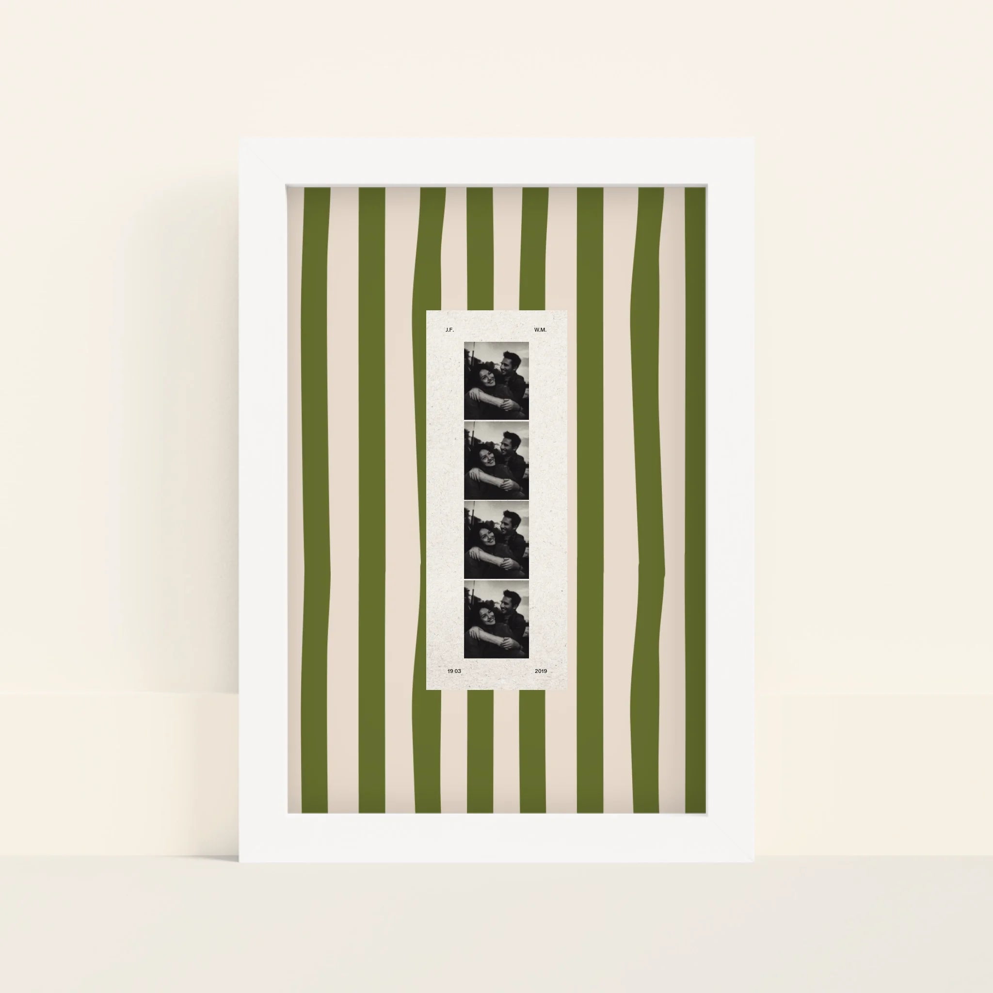 Mockup-Framed-White-2030