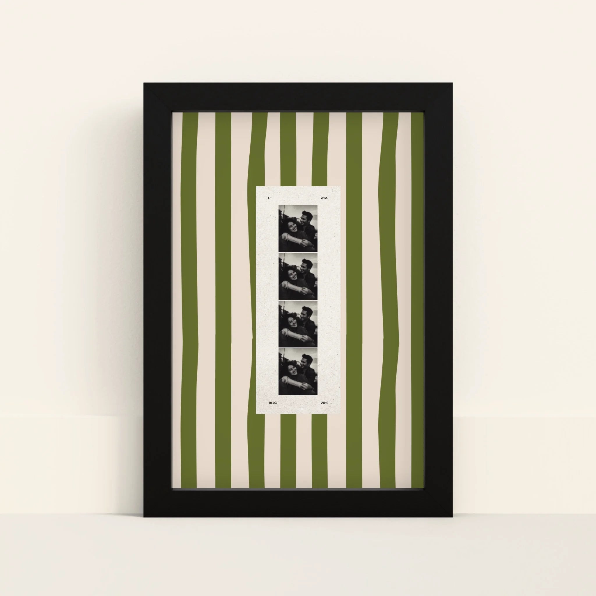 Mockup-Framed-Black-2030