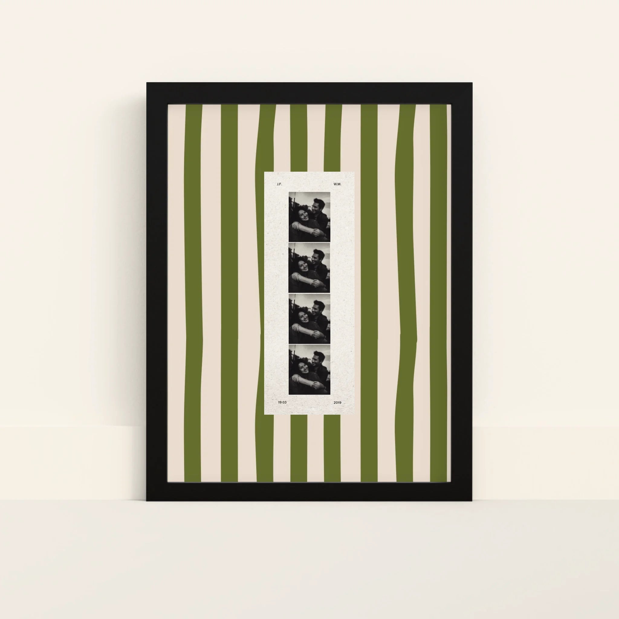 Mockup-Framed-Black-3040