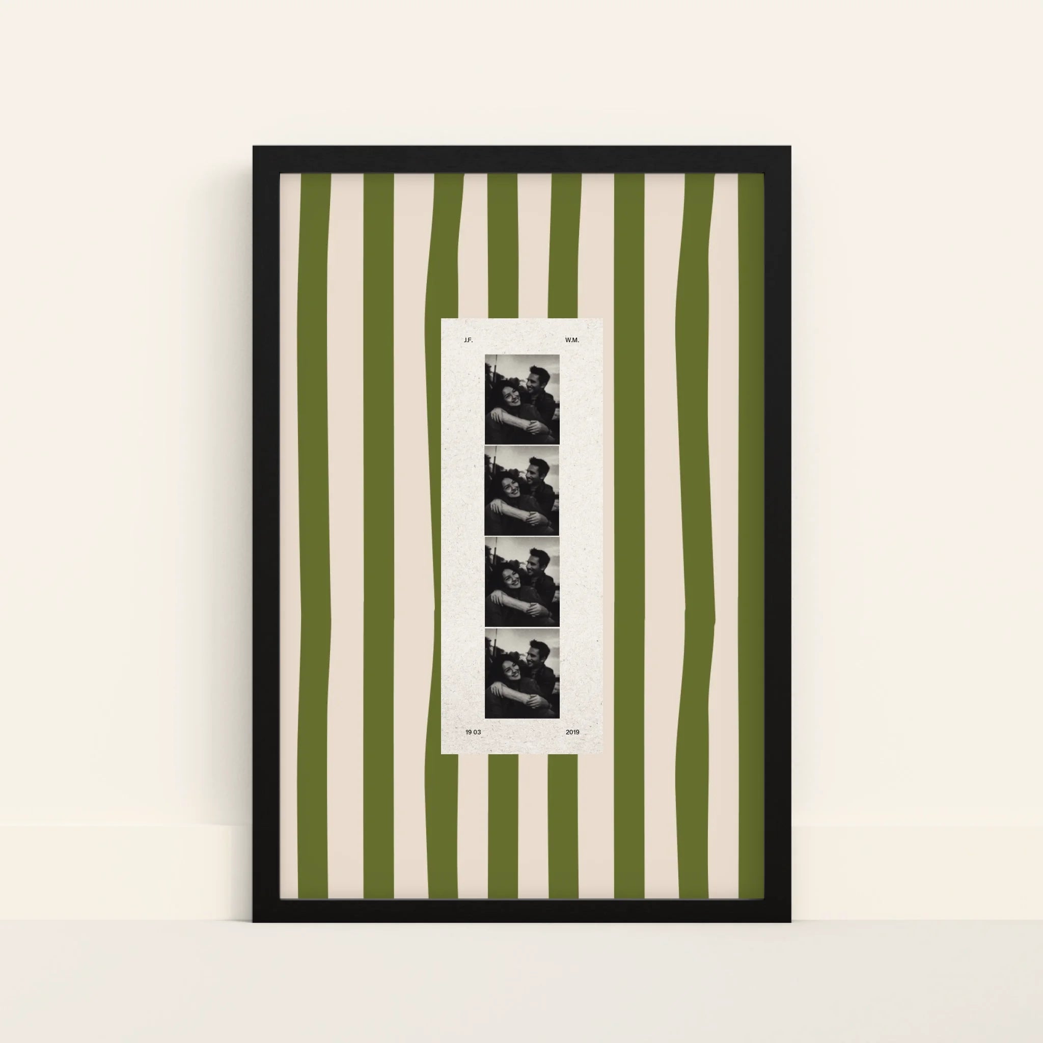 Mockup-Framed-Black-4060