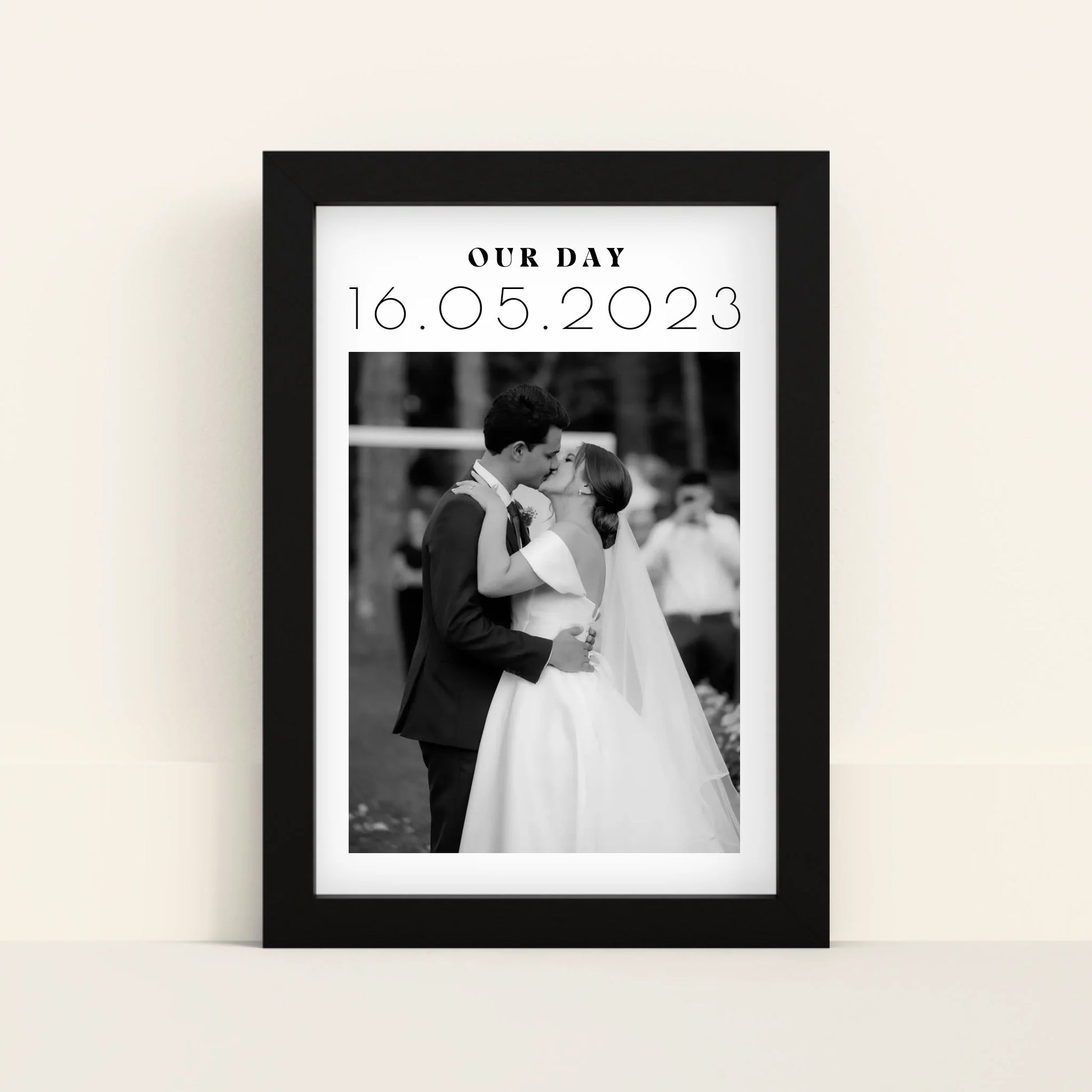 Mockup-Framed-Black-2030