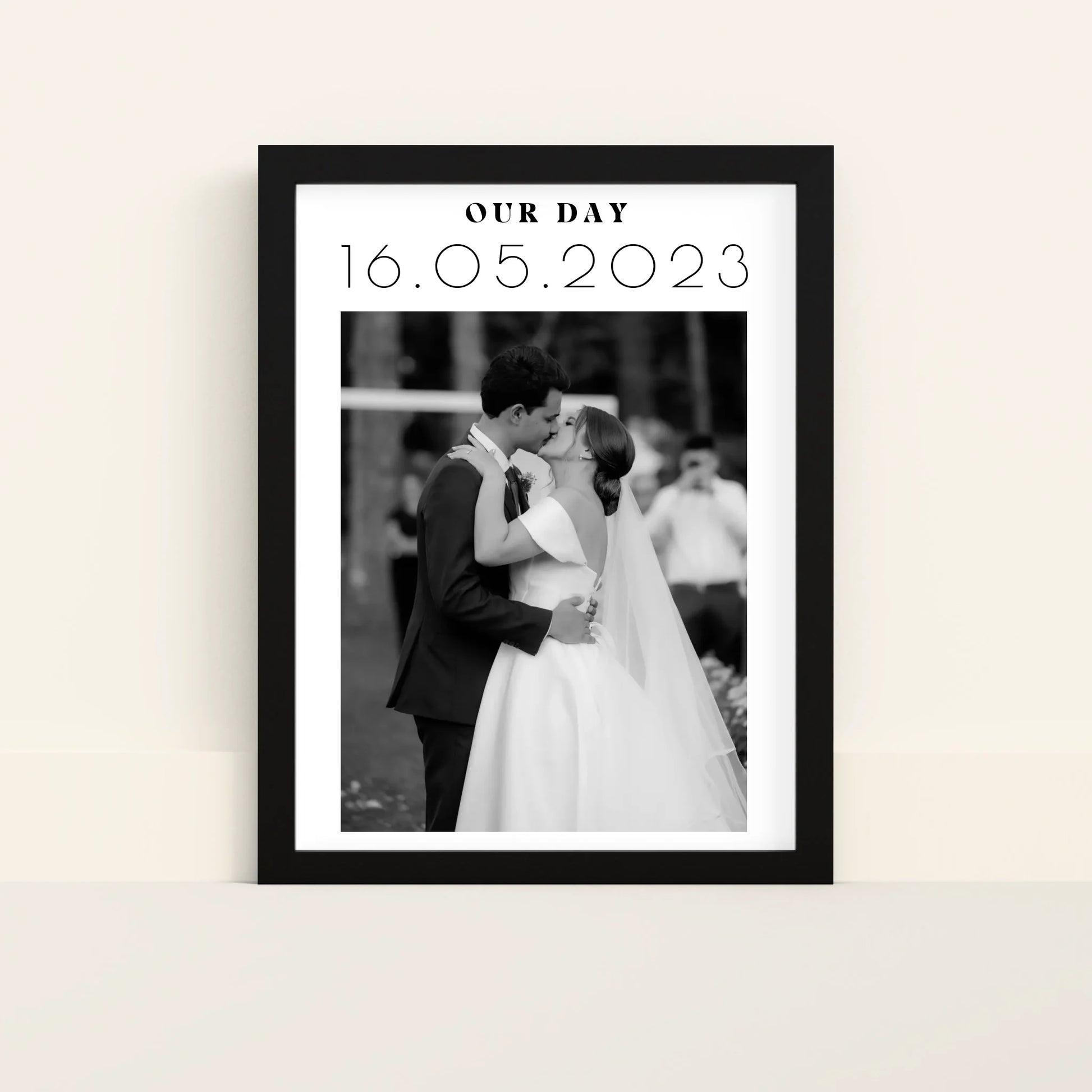 Mockup-Framed-Black-3040