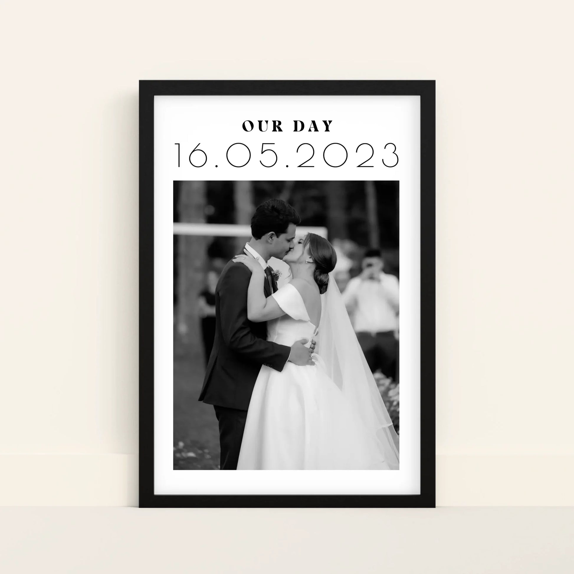 Mockup-Framed-Black-4060
