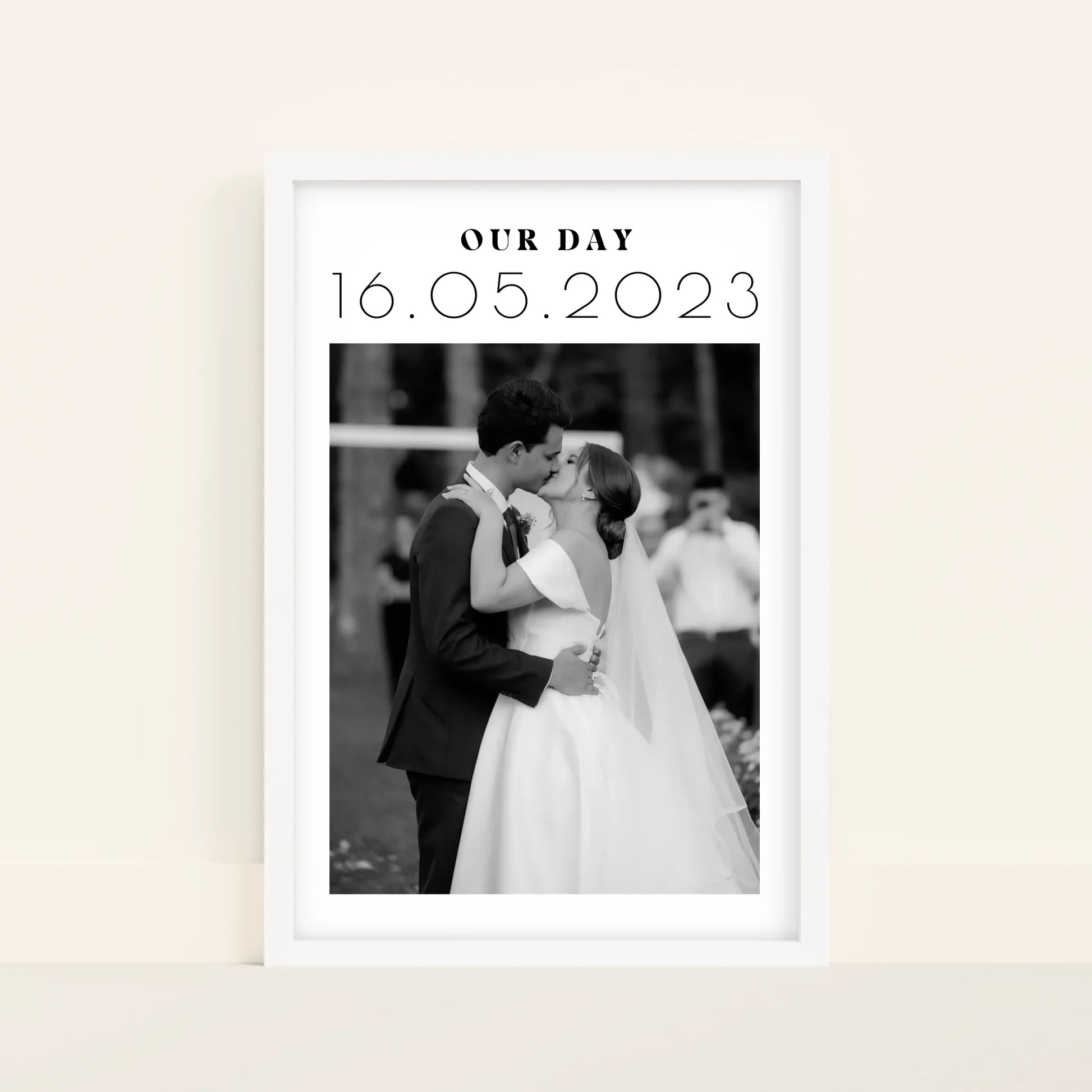 Mockup-Framed-White-4060