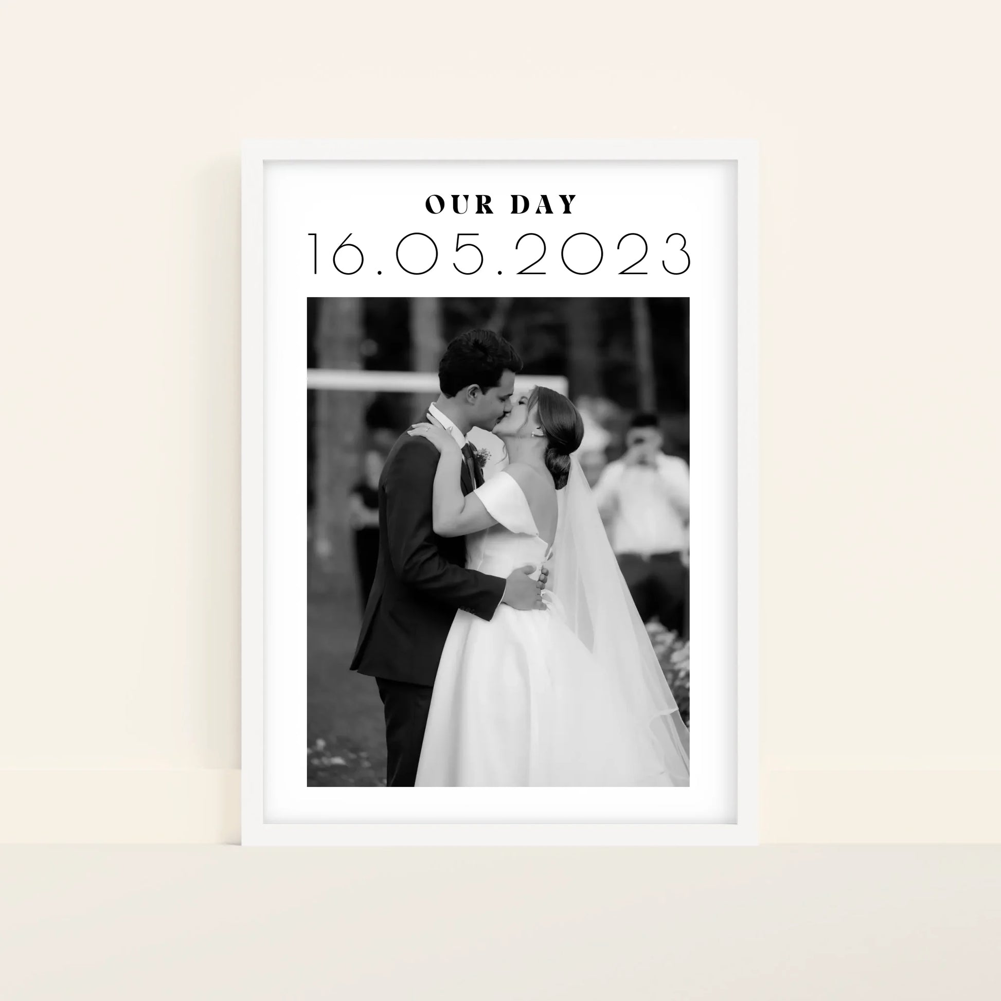 Mockup-Framed-White-5070