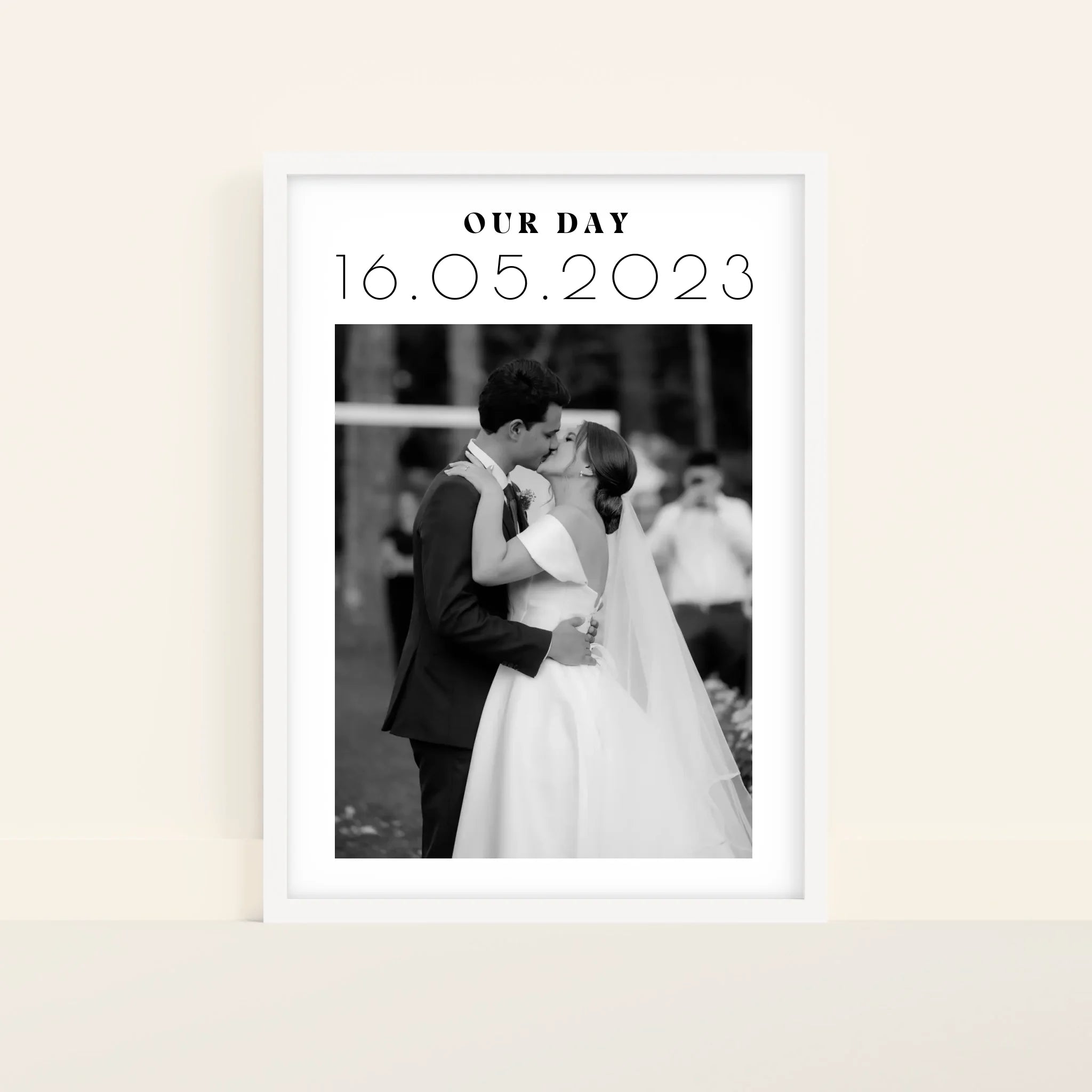 Mockup-Framed-White-5070