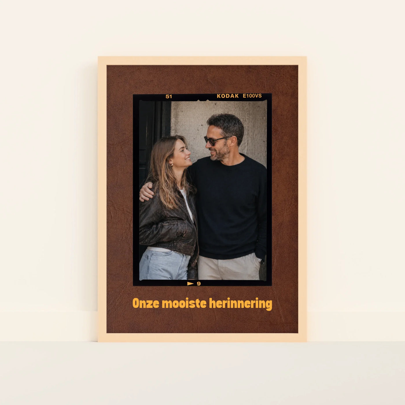 Retro Shot Poster met Foto, Tekst en Achtergrond