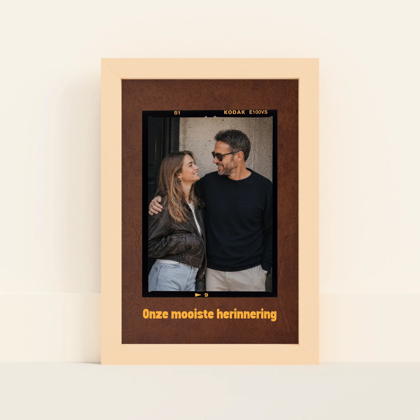 Retro Shot Poster met Foto, Tekst en Achtergrond