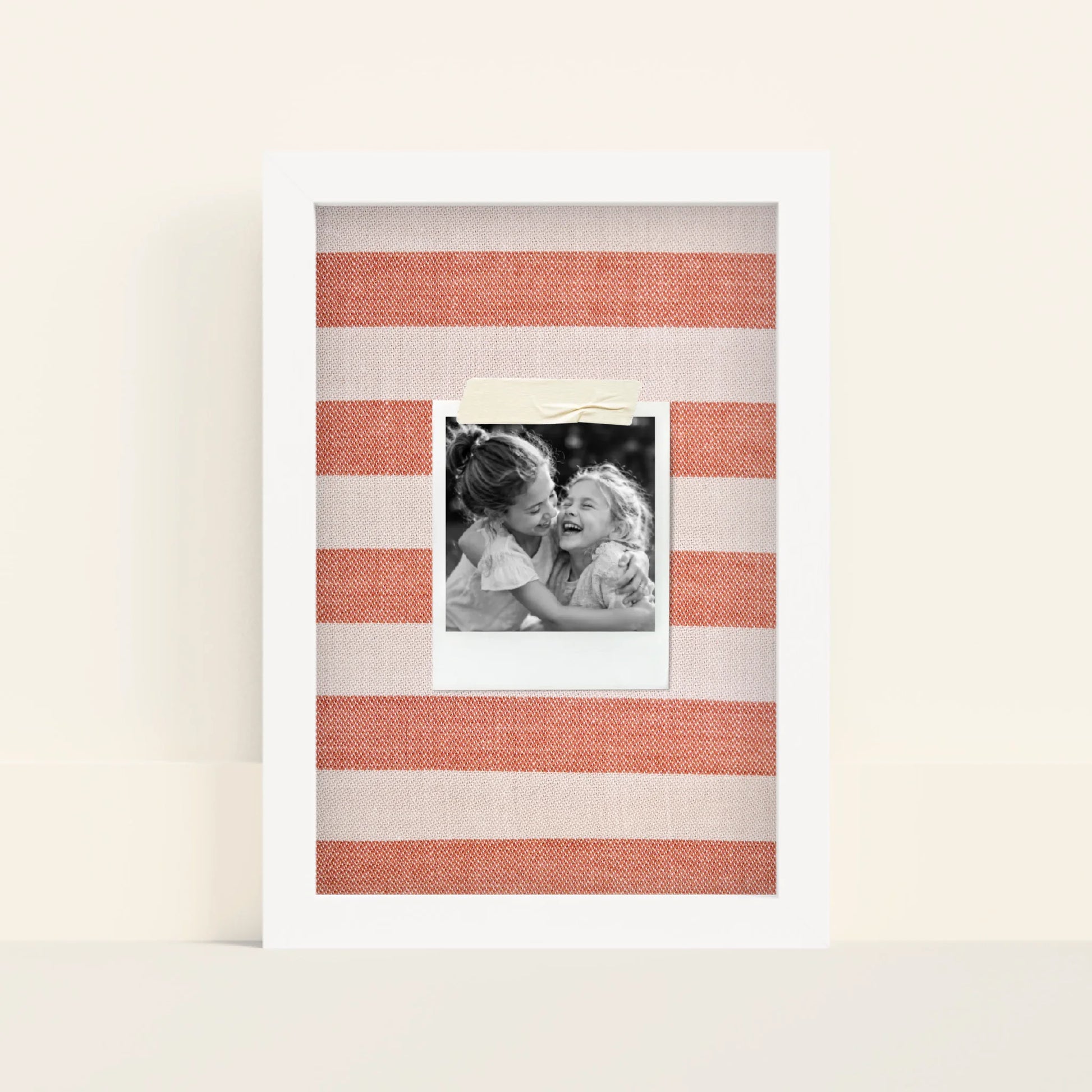 Mockup-Framed-White-2030