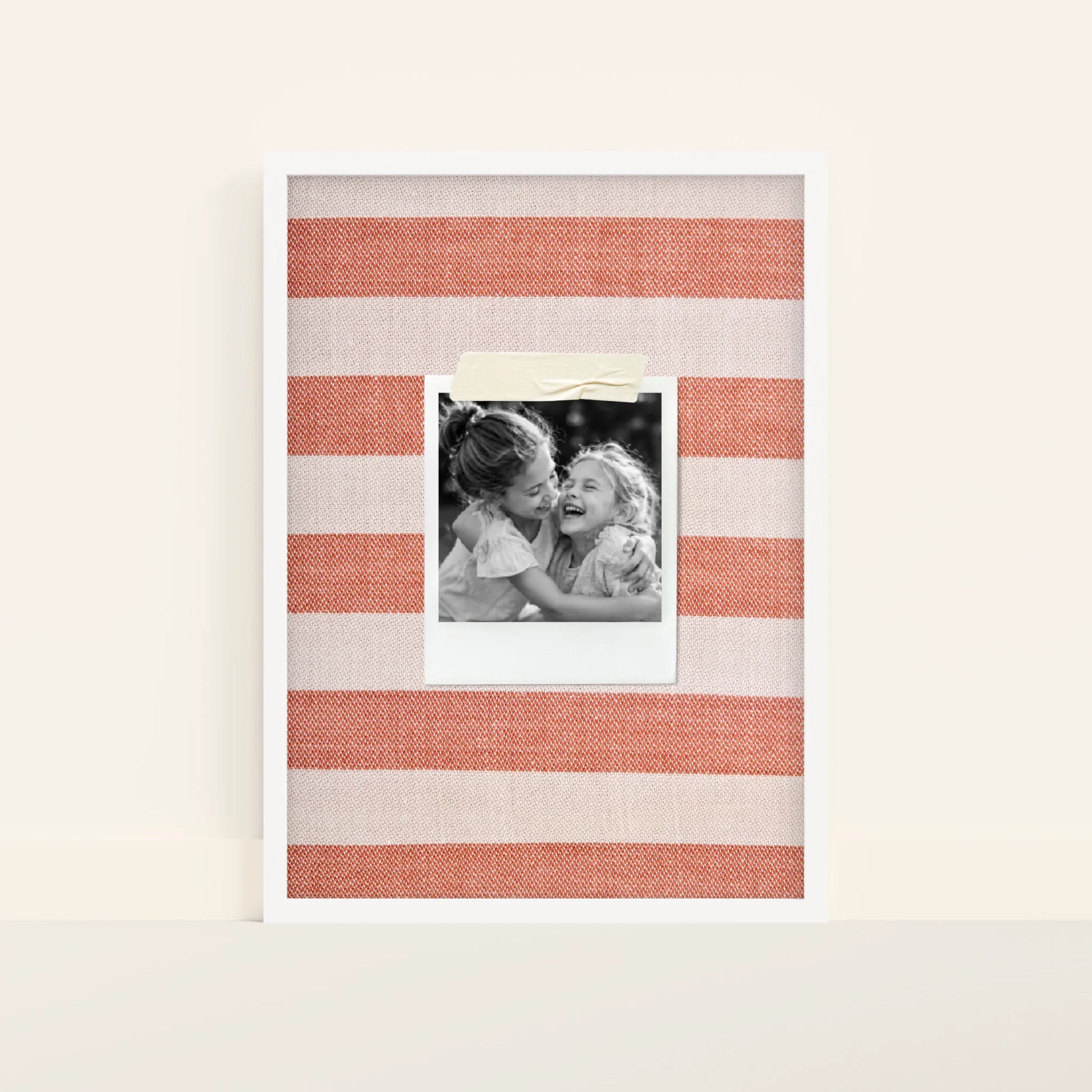 Mockup-Framed-White-5070