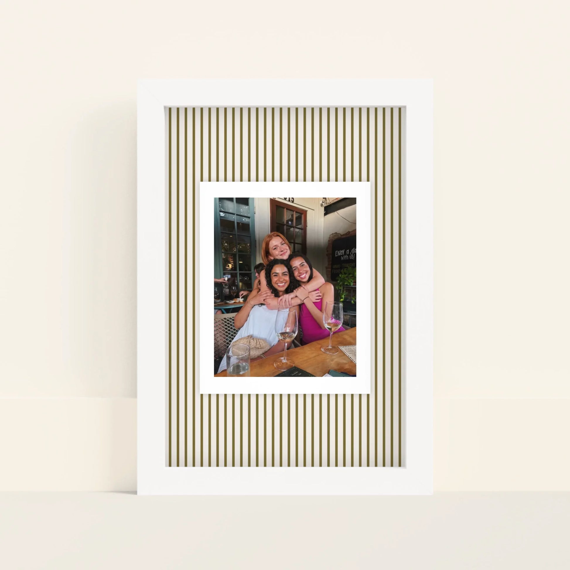 Mockup-Framed-White-2030