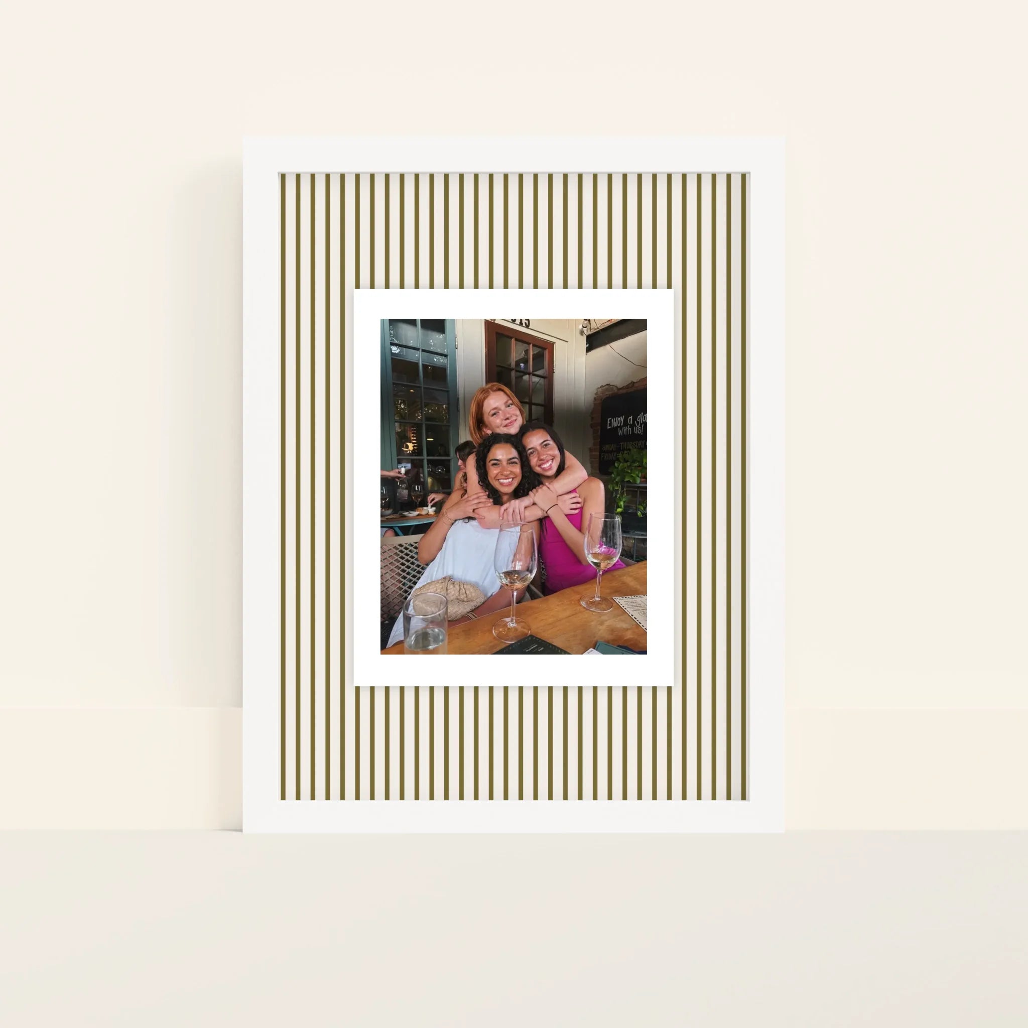 Mockup-Framed-White-3040