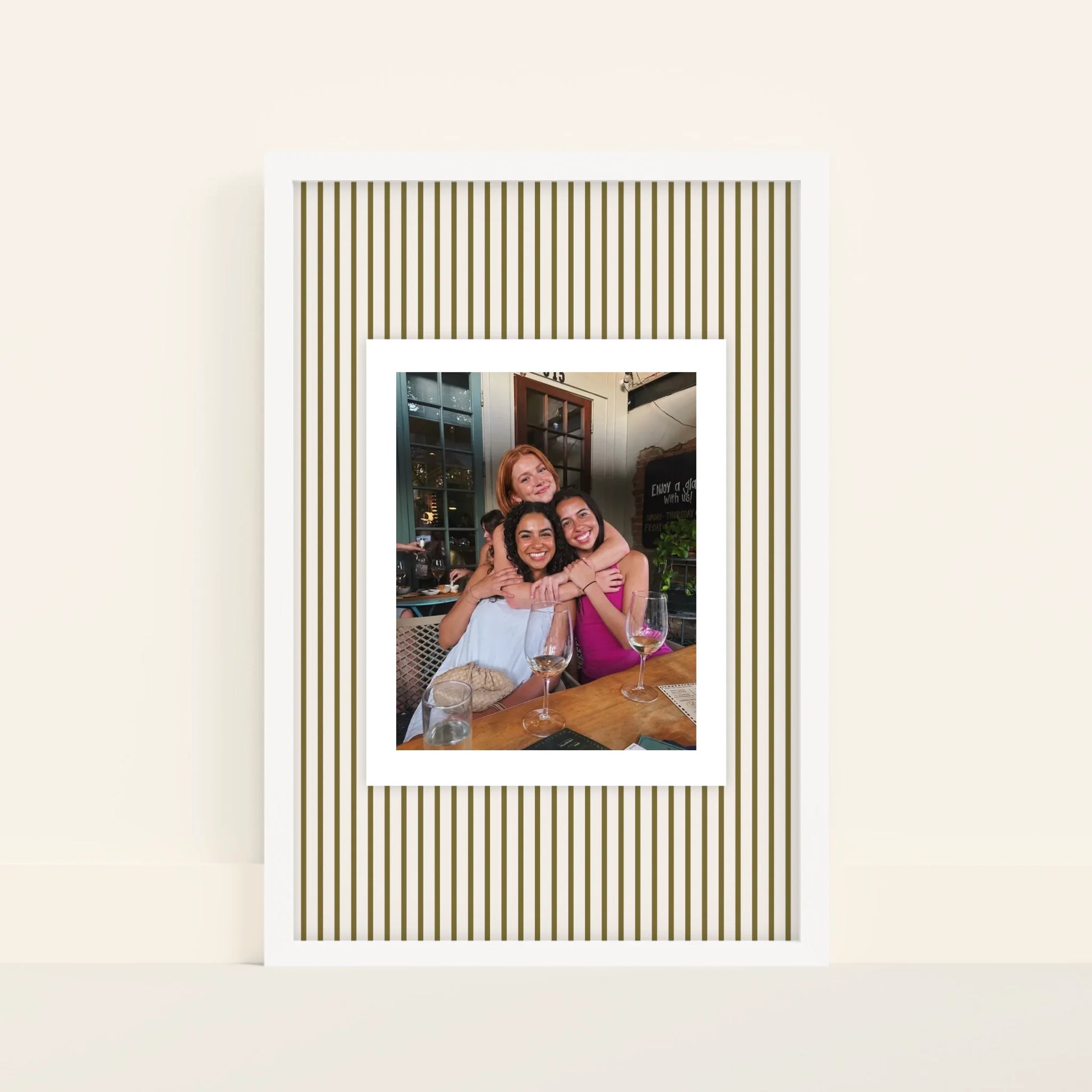 Mockup-Framed-White-4060