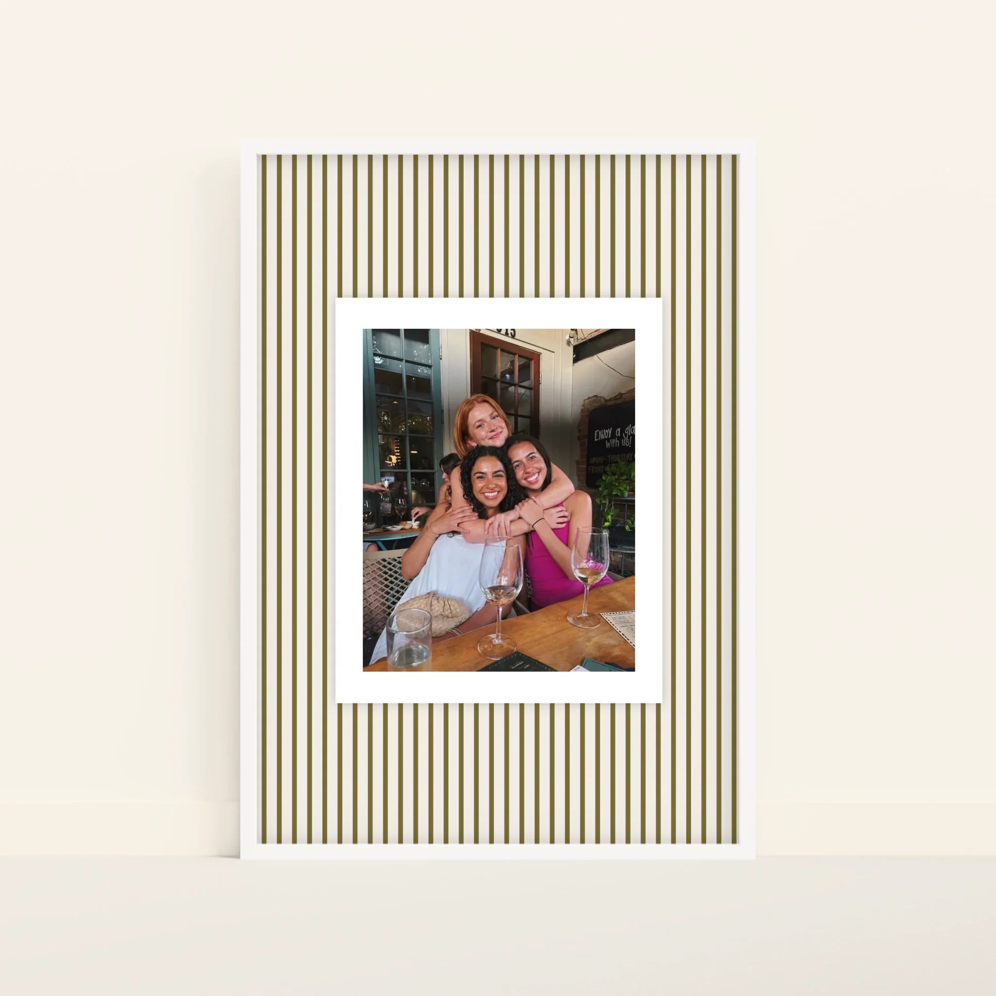 Mockup-Framed-White-70100