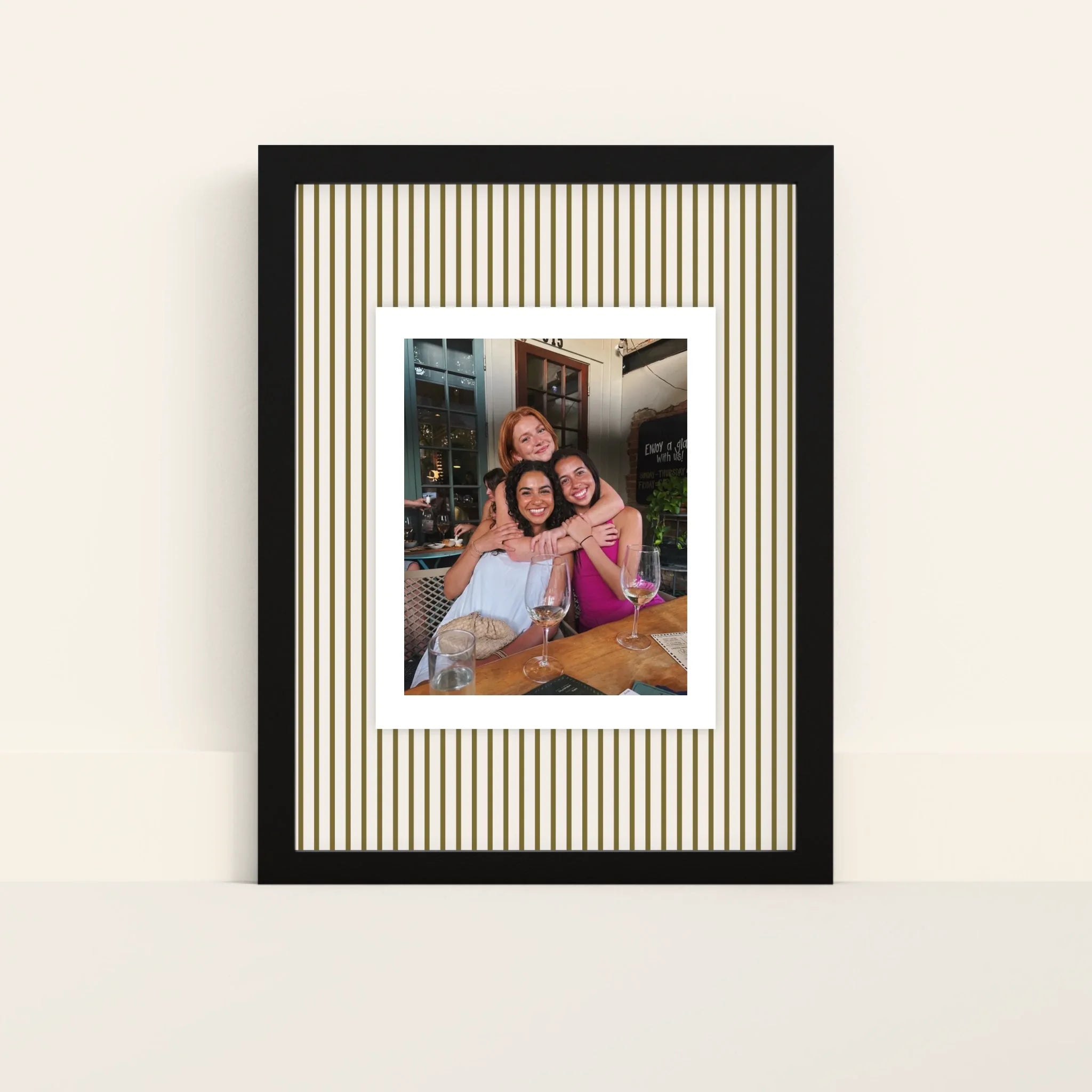 Mockup-Framed-Black-3040