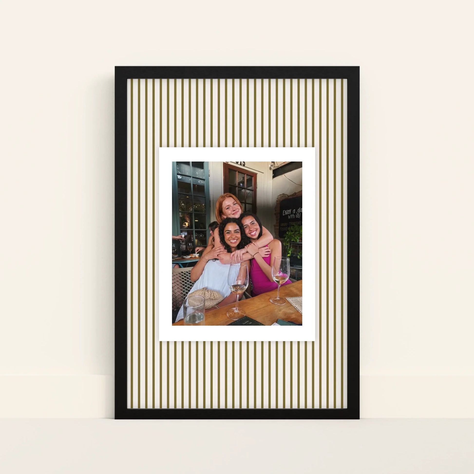 Mockup-Framed-Black-4060