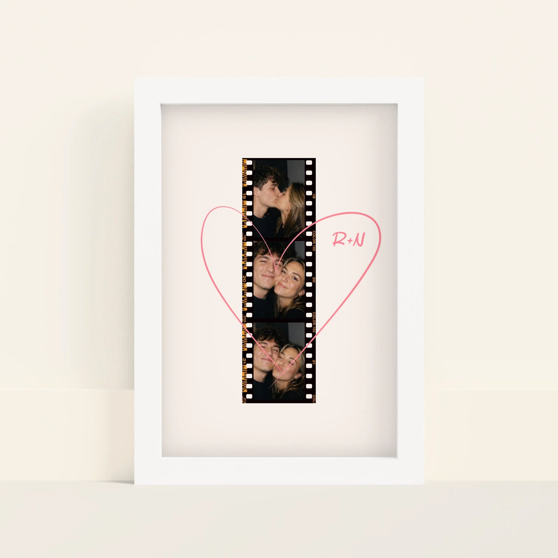 Mockup-Framed-White-2030