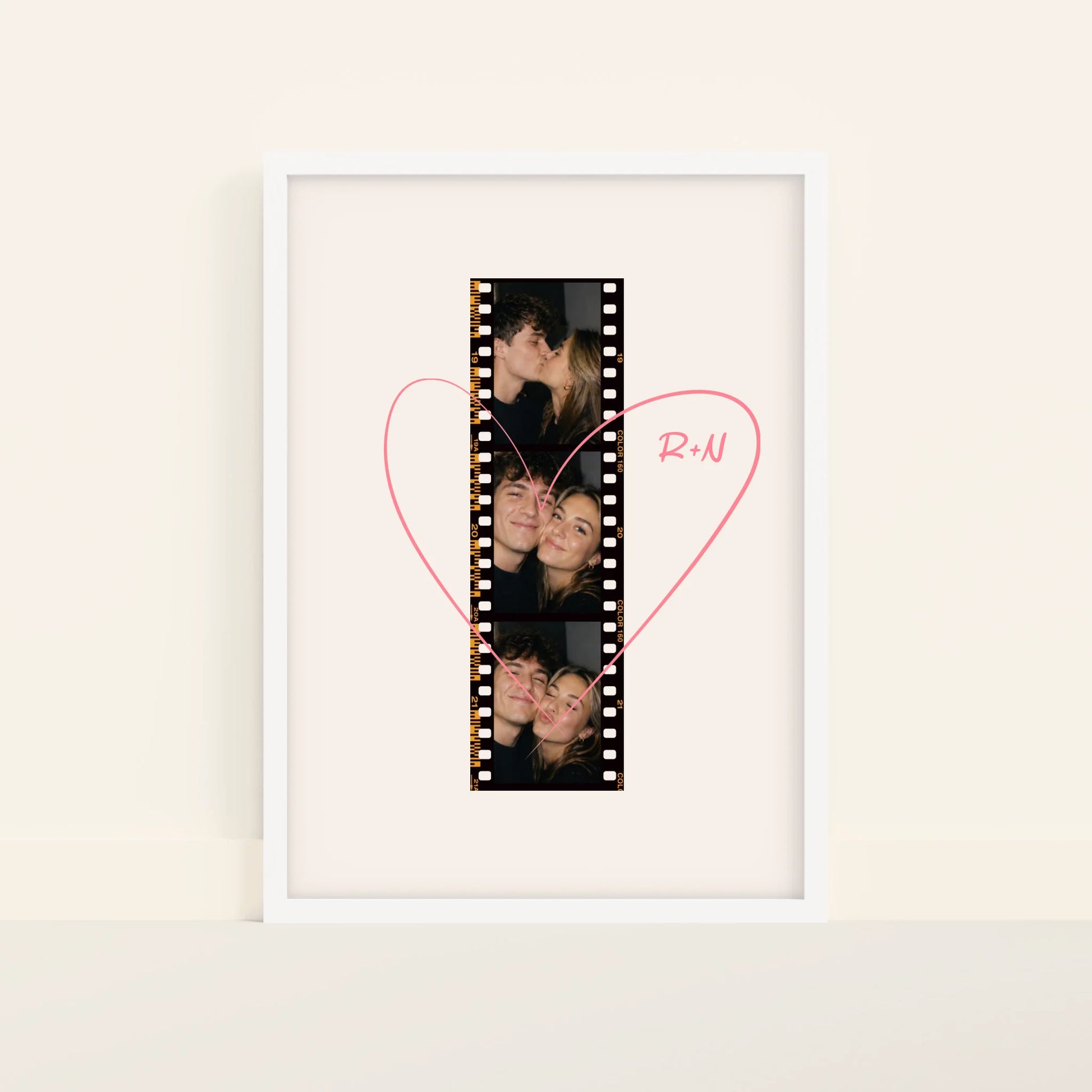 Mockup-Framed-White-5070