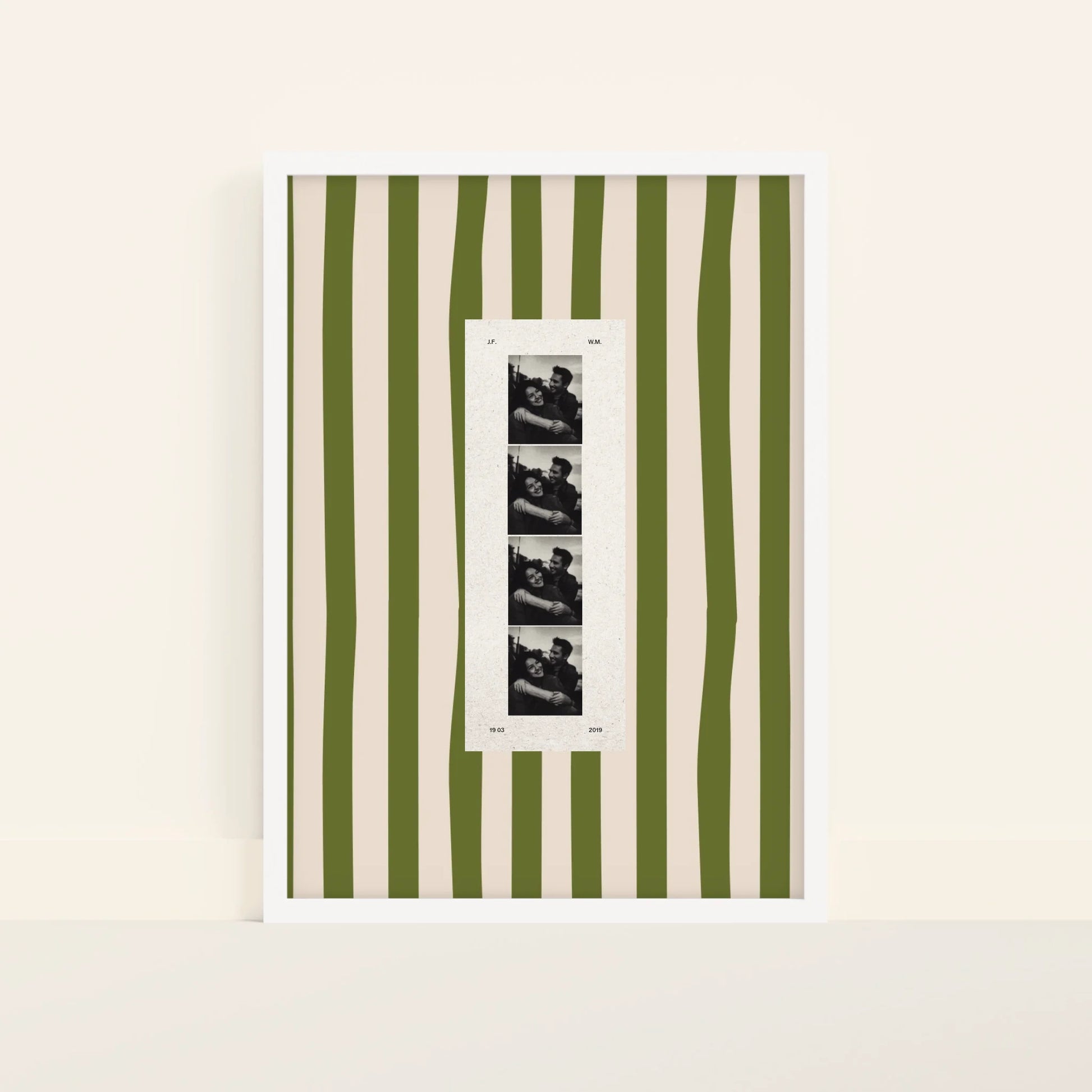Mockup-Framed-White-5070