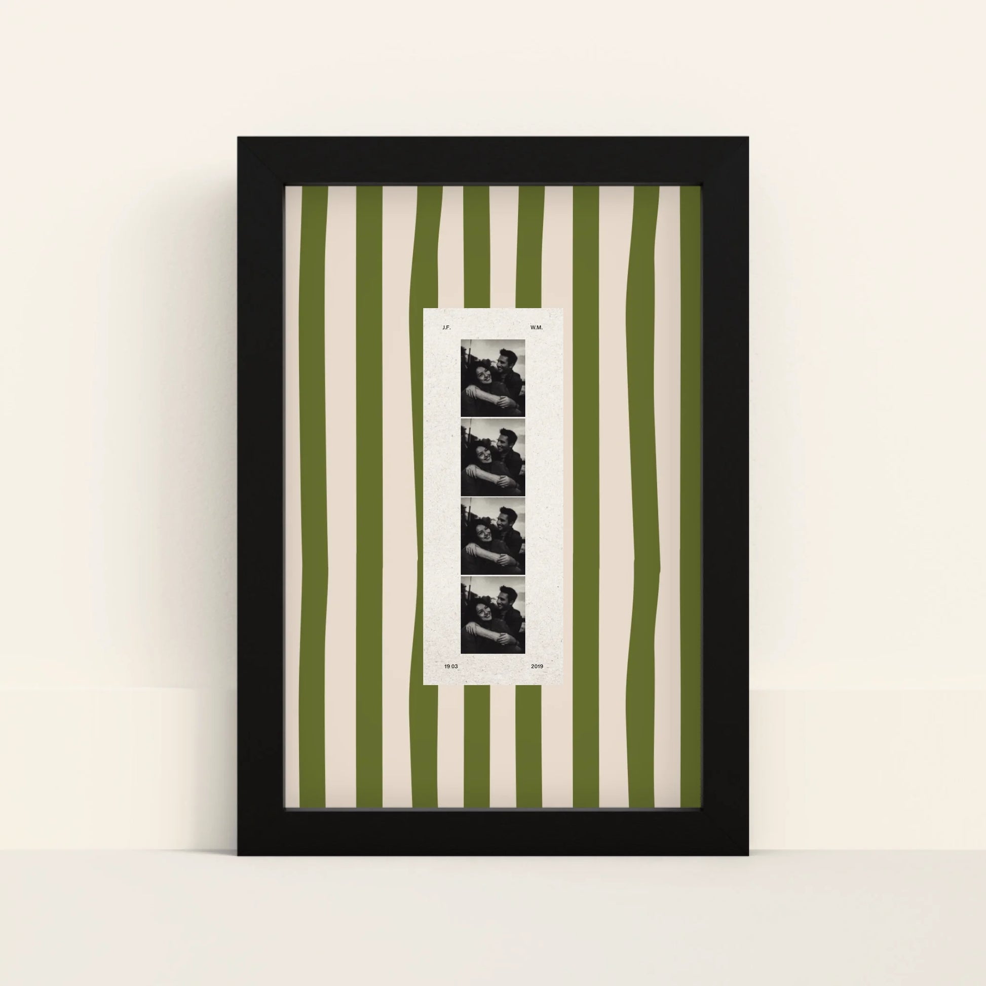 Mockup-Framed-Black-2030