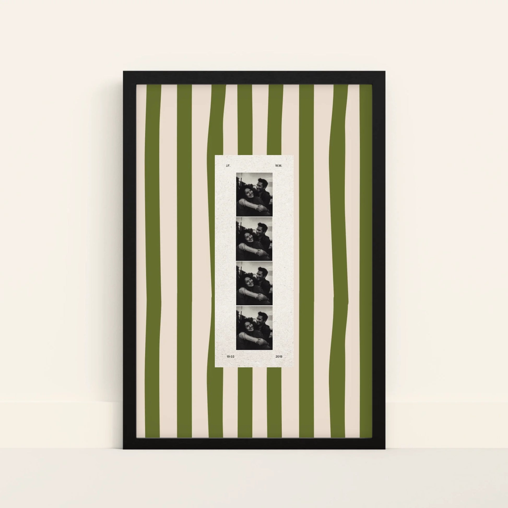 Mockup-Framed-Black-4060