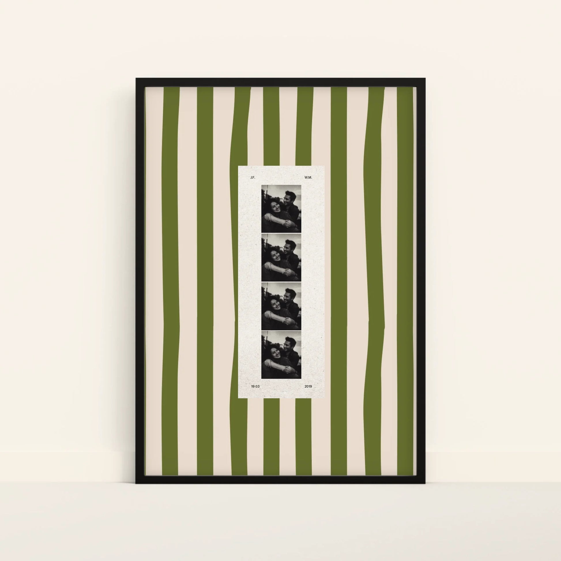 Mockup-Framed-Black-70100