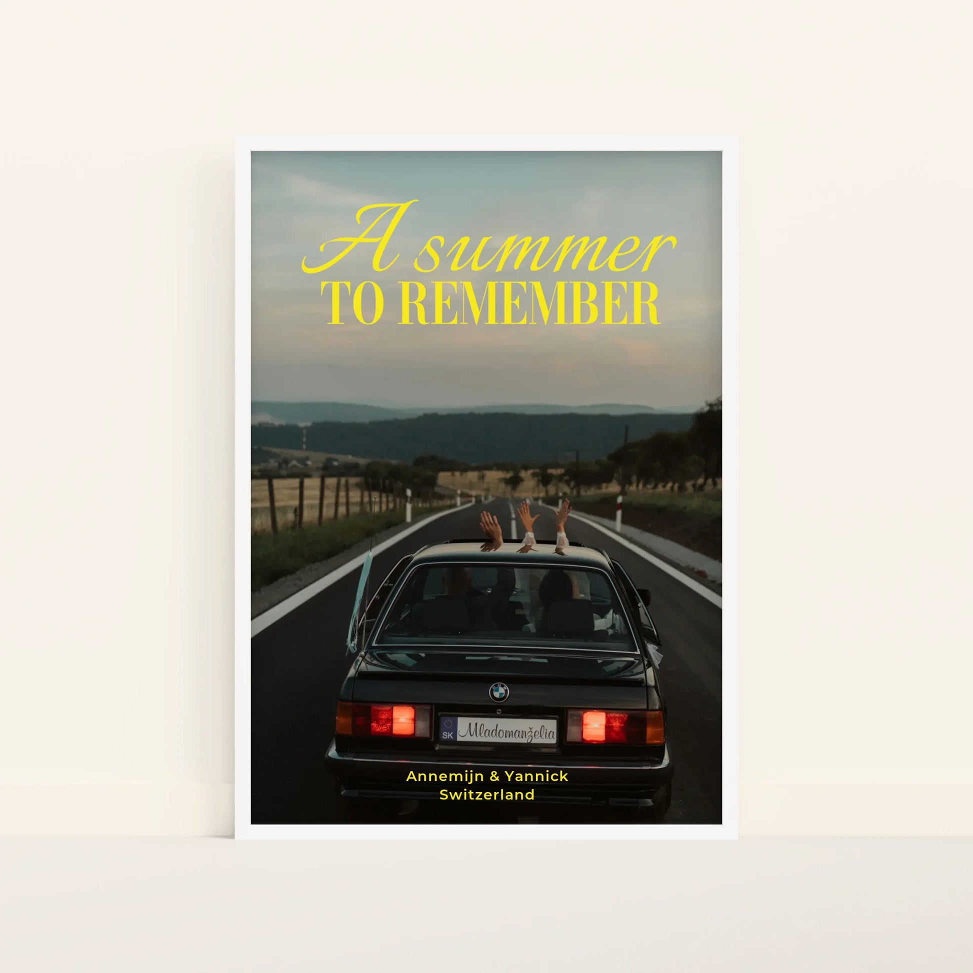 Mockup-Framed-White-70100