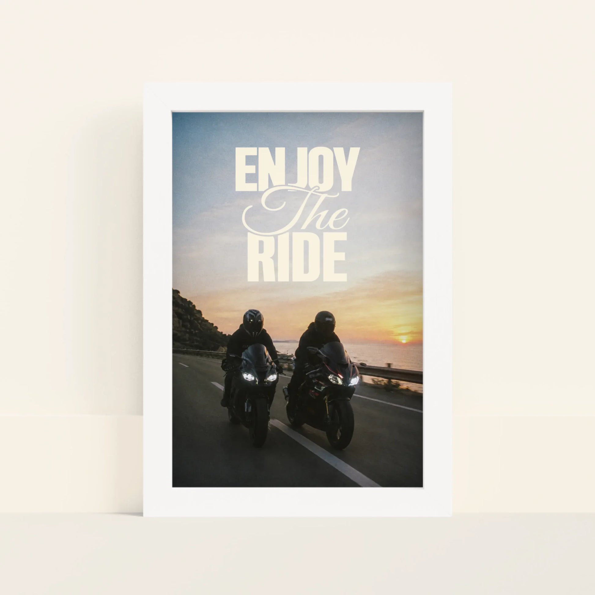 Mockup-Framed-White-2030