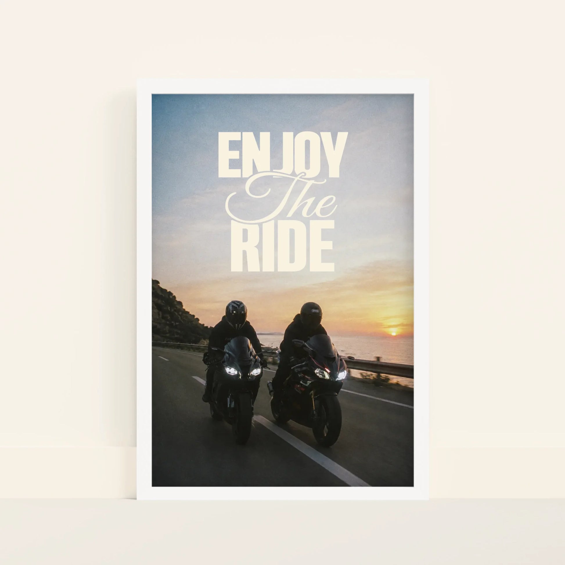 Mockup-Framed-White-4060
