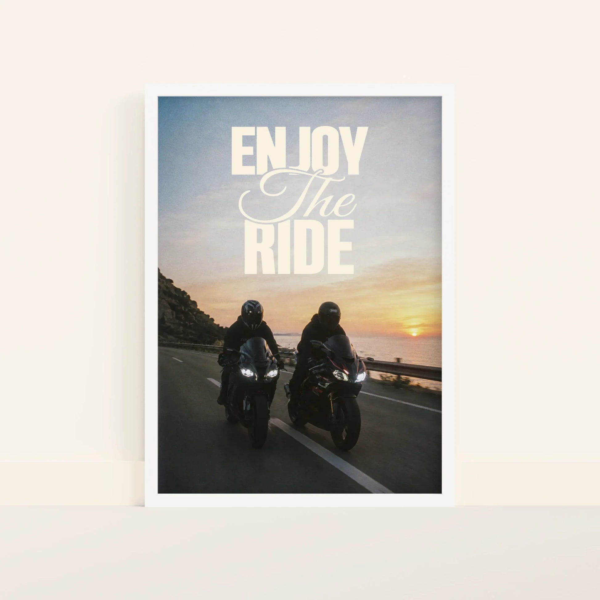 Mockup-Framed-White-5070