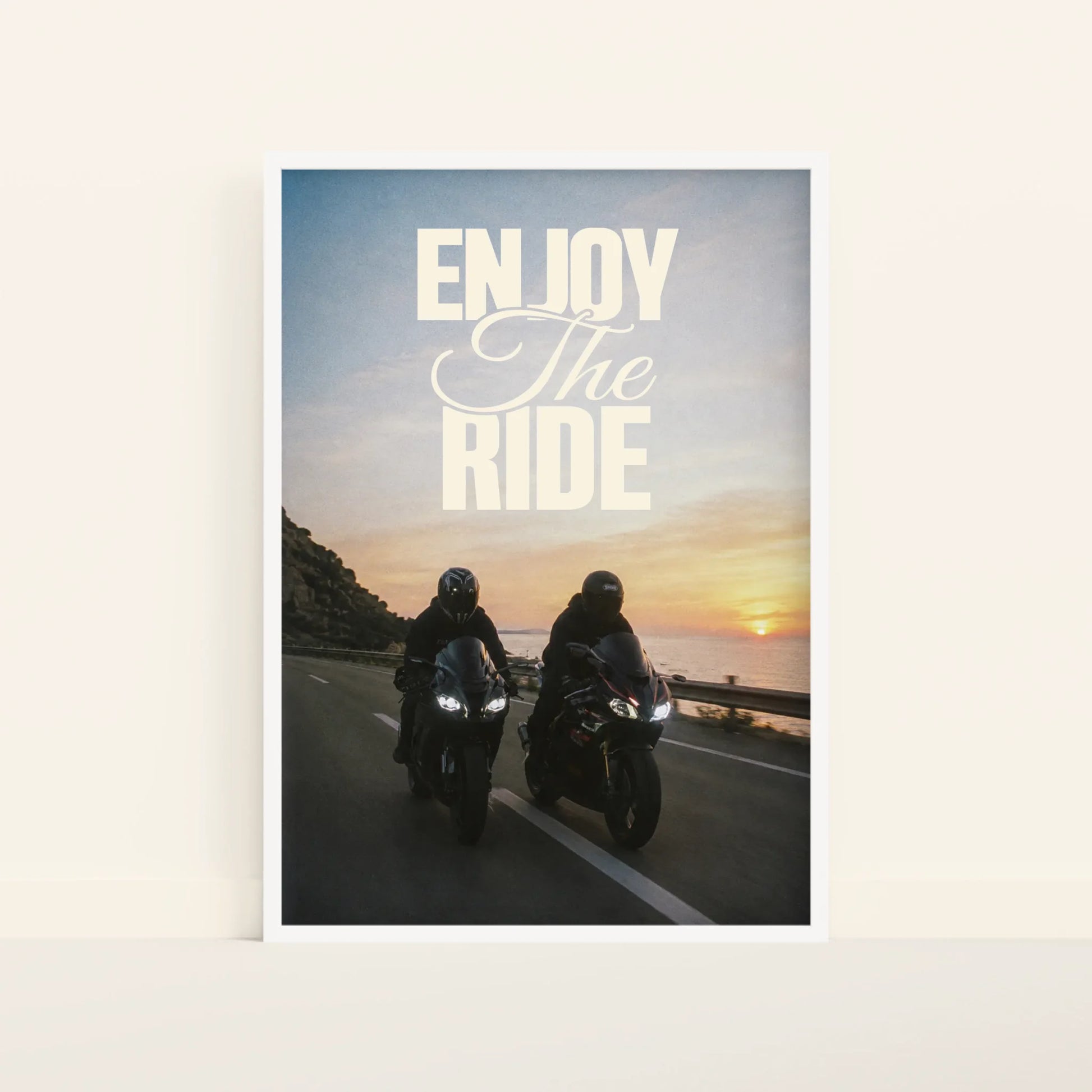 Mockup-Framed-White-70100